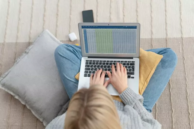 Maleje liczba ofert pracy w internecie